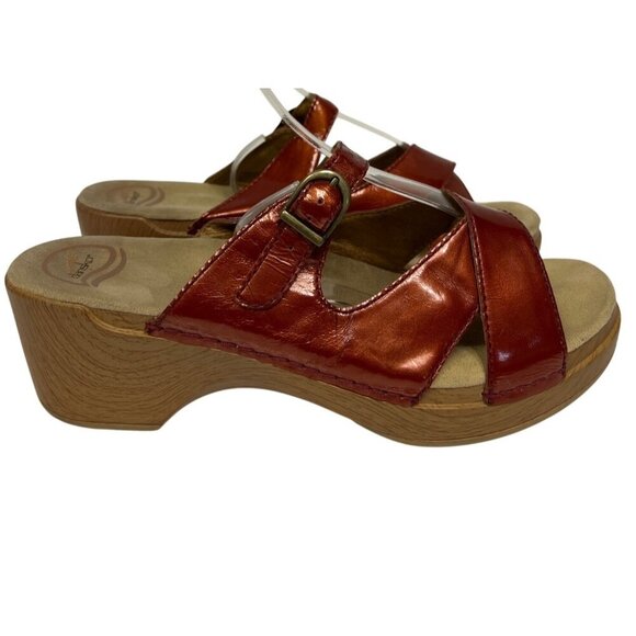 Dansko Sela Clog Sandal  Women's EU 42 US10.5 Red Patent Leather Slip On Comfort - Picture 1 of 8
